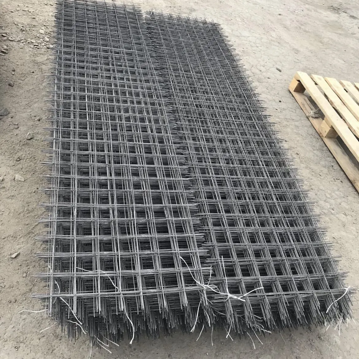 Сварная сетка в картах (листах)